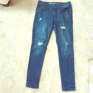 Distressed skinny jeans